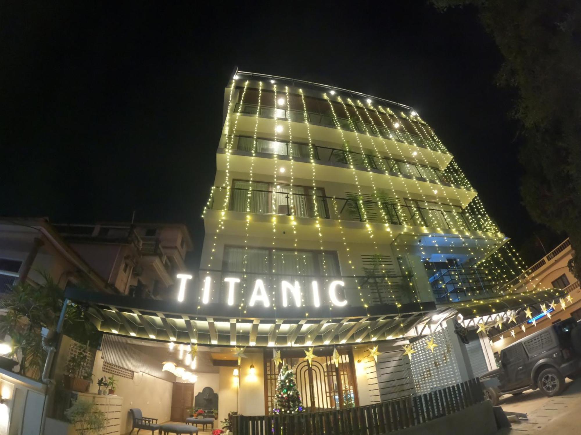 Titanic Boutique Hotel バガ エクステリア 写真